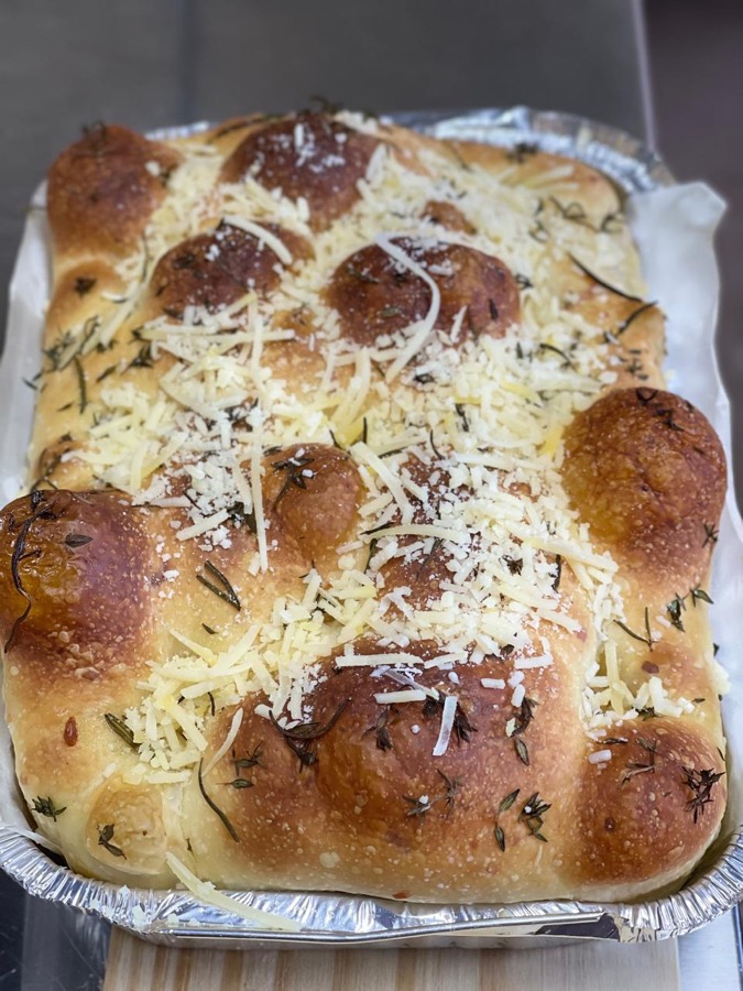 Focaccia de tomate e ervas
